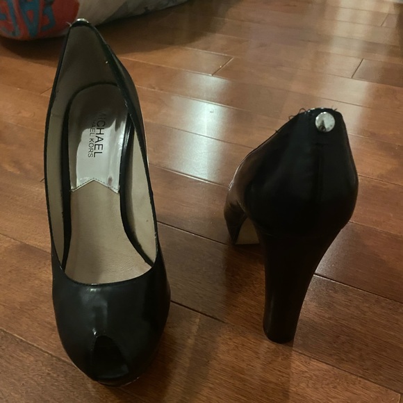 Beautiful MK Black Heels - Picture 2 of 5